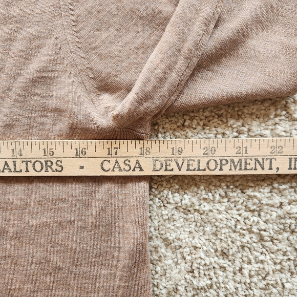 Banana Republic Extra Fine Knit Washable Merino Wool Sweater Size M Color Camel - Picture 5 of 10